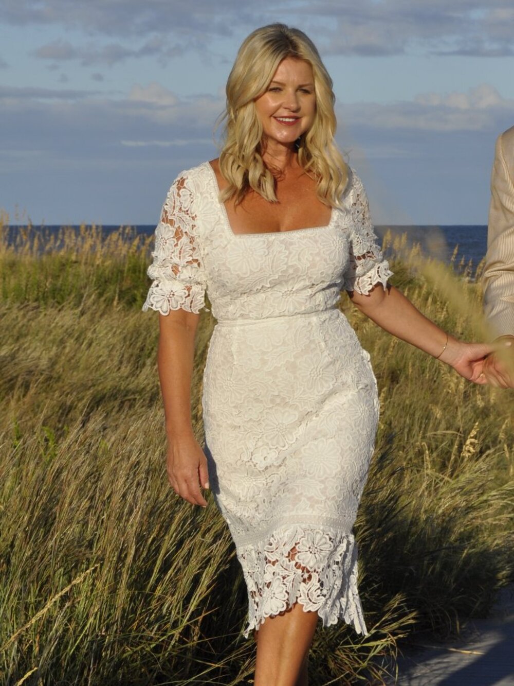 BB Dakota white lace dress size size 4
